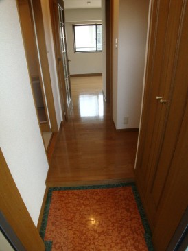 モアクレスト河田町　玄関