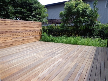 ウッドデッキ