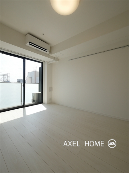 アジールコート新宿の玄関側から室内右