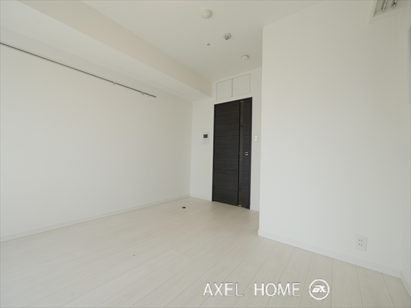 アジールコート新宿のバルコニー側から室内左