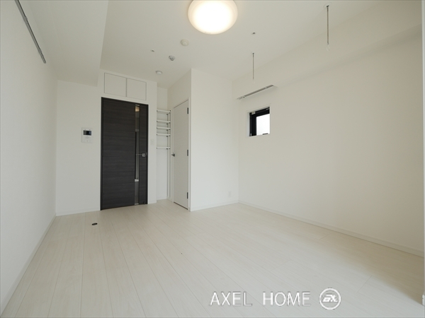 アジールコート新宿のバルコニー側から室内右