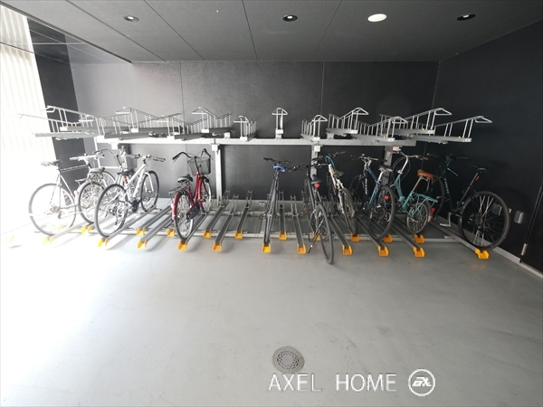アジールコート新宿の駐輪場