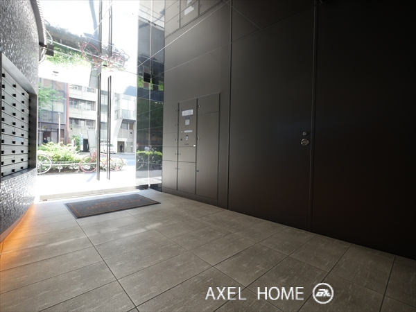 アジールコート新宿のエントランス外側