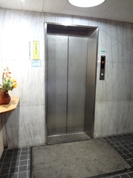 マンション四谷　エレベーターホール