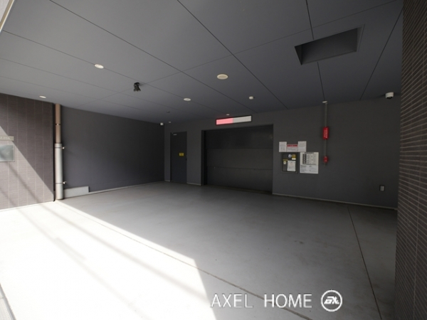 ￥27,000~￥28,500/月