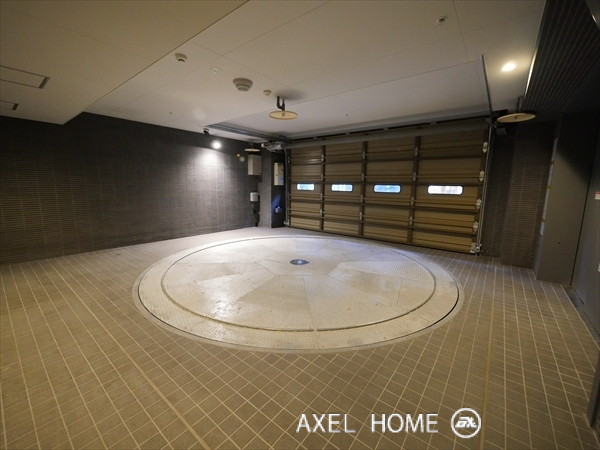 全長5,300㎜×全幅1,950㎜×全高1,550～2,050㎜×重量2,300～2,500㎏