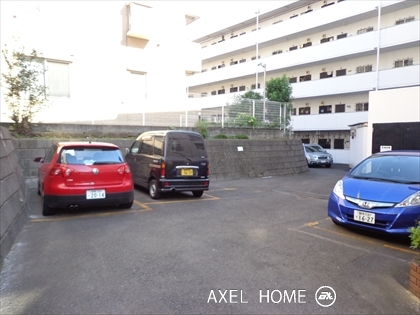 月額３０，０００円　平置き