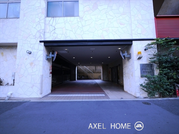 グランカーサ新宿御苑　駐車場