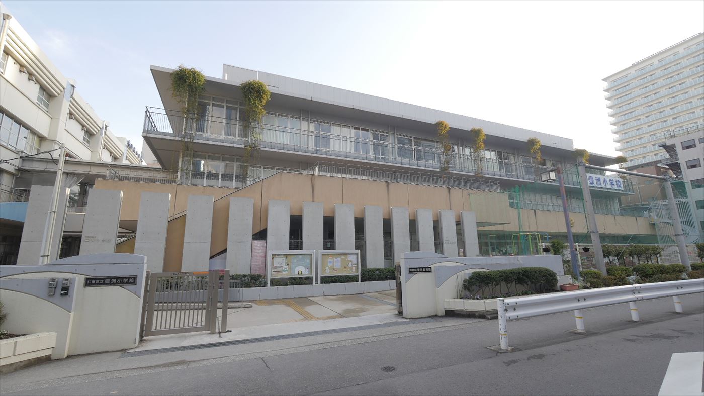 豊洲小学校周辺の街並み