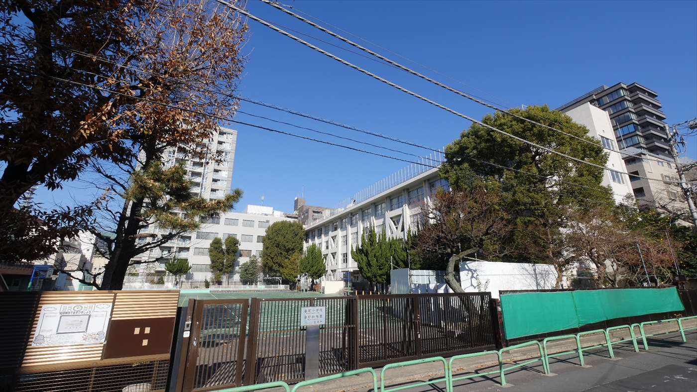番町小学校周辺の街並み