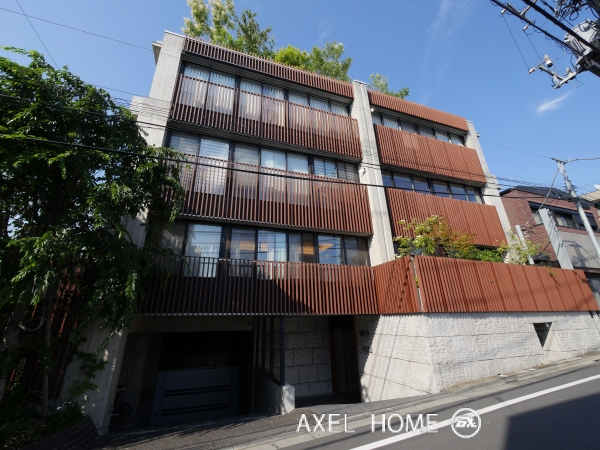 AURA 表参道 (オーラ表参道)