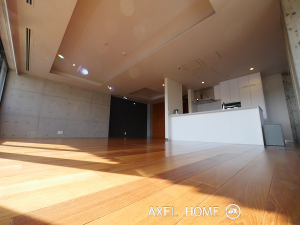 AURA 表参道 (オーラ表参道)