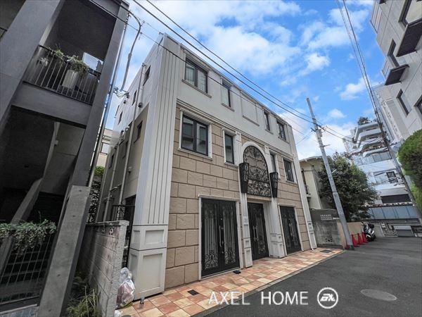 MA RESIDENCE MINAMIAOYAMA（エムエーレジデンス南青山）