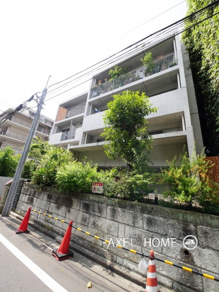 the manor S（ザ・メナーエス)