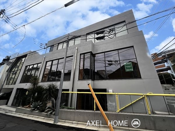 Ｚｅｔ　ＪＩＮＧＵＭＡＥ（ゼット神宮前）（店舗）