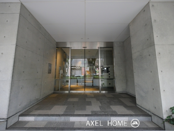 表参道ヒルズゼルコバテラス　（WEST EAST）