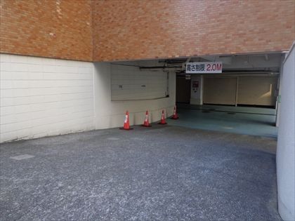 シャッター付平置き駐車場