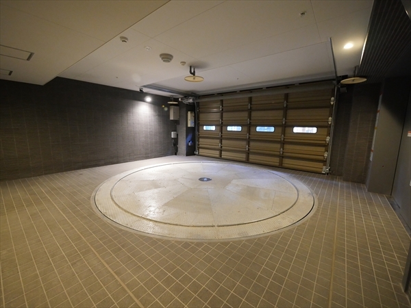 全長5,300㎜×全幅1,950㎜×全高1,550～2,050㎜×重量2,300～2,500㎏