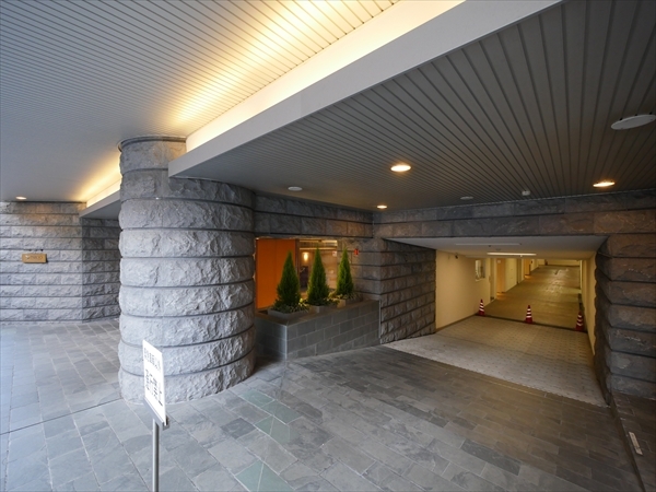 ￥４３，０００（全長５０００×全幅１９５０×全高１５５０×重量１９００）