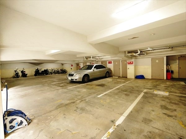 原宿第三宮庭マンション駐車場