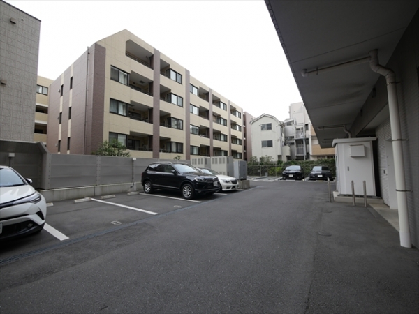 ザ・パークハウス新宿御苑西　駐車場
