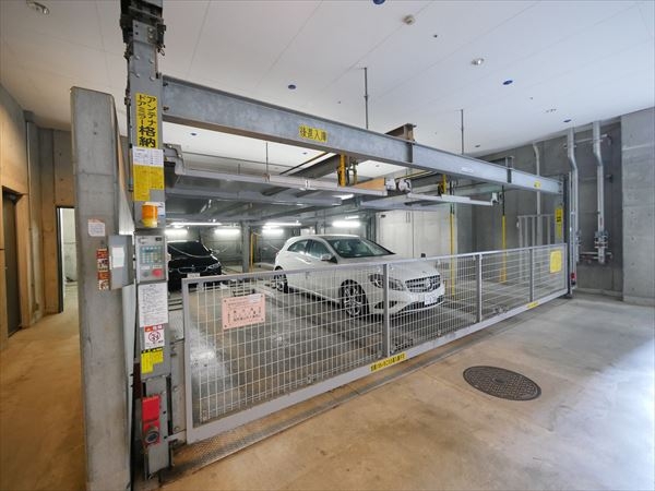コンフォリア北参道の機械式駐車場