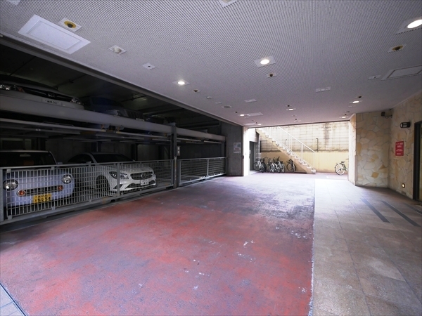 グランカーサ新宿御苑　駐車場
