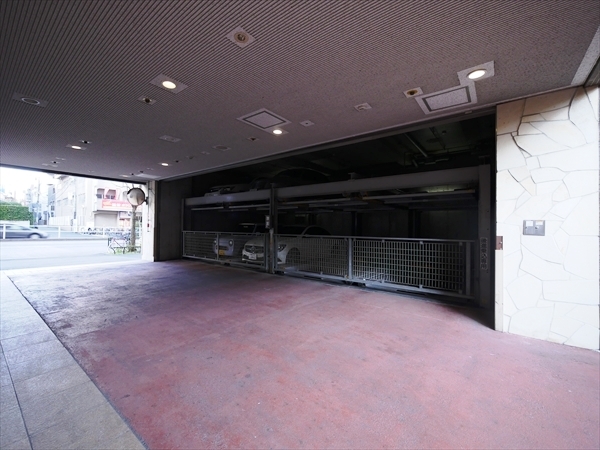 グランカーサ新宿御苑　駐車場