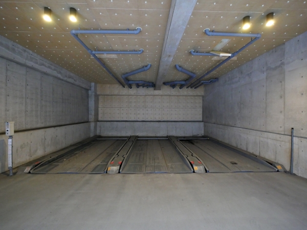 屋根付機械式駐車場
