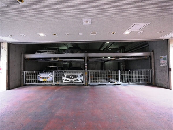グランカーサ新宿御苑　駐車場