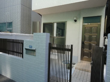 代々木三丁目貸家