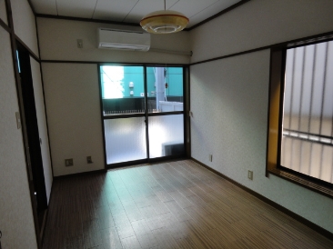 代々木三丁目貸家