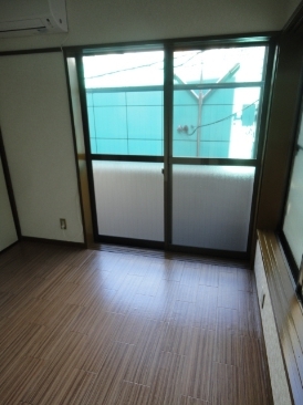 代々木三丁目貸家