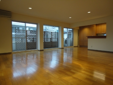J.House　(ジェイハウス)