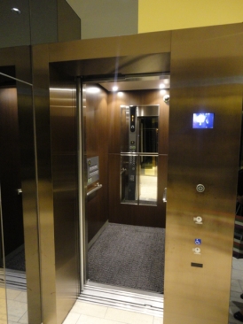 イニシアイオ西麻布 (INITIAIO NISHIAZABU)
