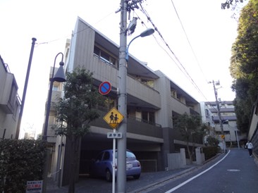市谷逢坂ハウス