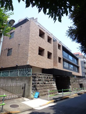 コート三田