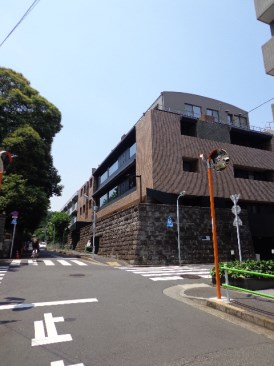 コート三田
