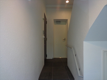 ホワイトキューブ入船 （WHITE CUBE）