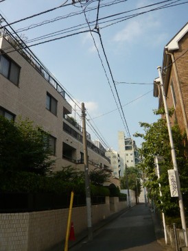 青山ロイヤルフラット