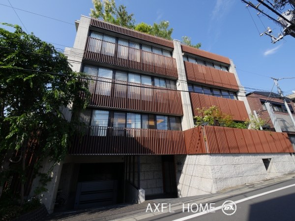 AURA 表参道 (オーラ表参道)