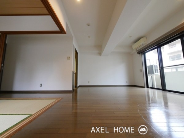 YOKOTAHOUSE (ヨコタハウス)
