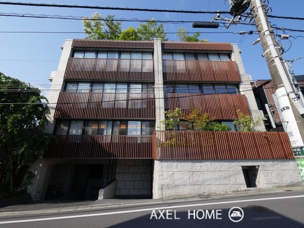 AURA 表参道 (オーラ表参道)