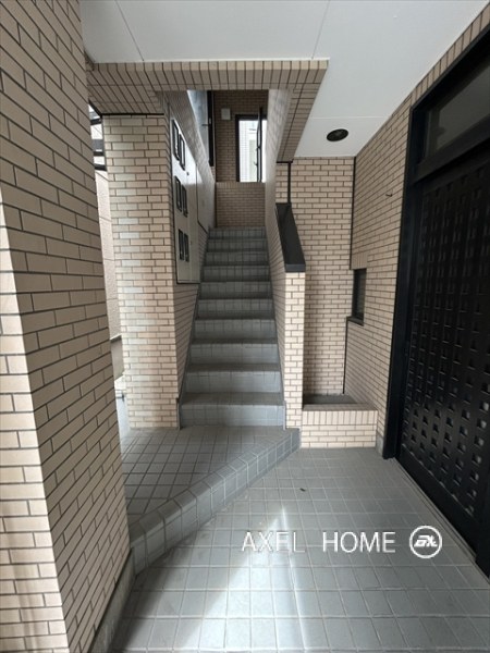 リバーイースト