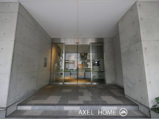 表参道ヒルズゼルコバテラス　（WEST EAST）
