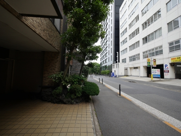 平置き駐車場　￥35,000／月（ハイルーフ車可）