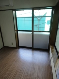 代々木三丁目貸家