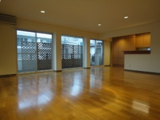J.House　(ジェイハウス)