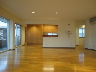 J.House　(ジェイハウス)