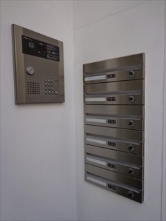 ホワイトキューブ入船 （WHITE CUBE）